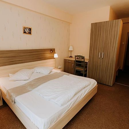 מונסה Guest House Lacul Linistit מראה חיצוני תמונה