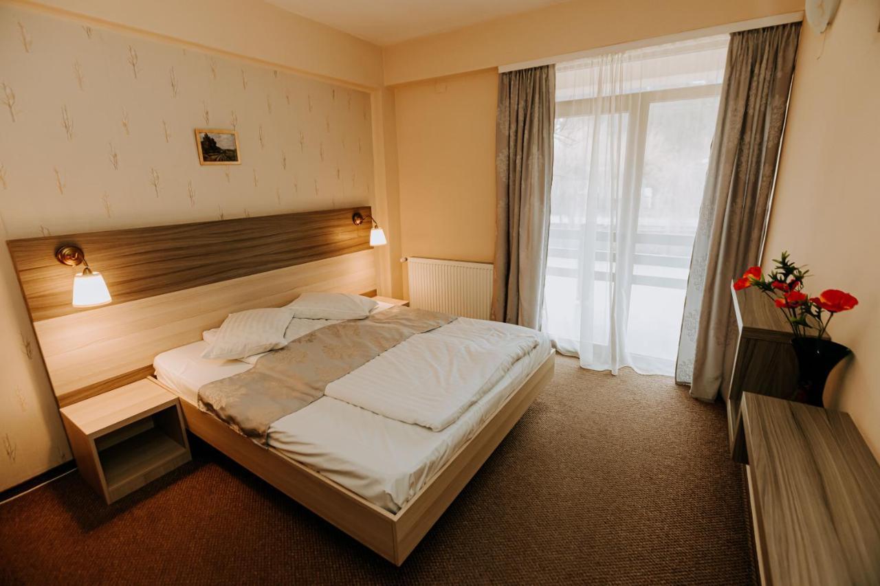 מונסה Guest House Lacul Linistit מראה חיצוני תמונה