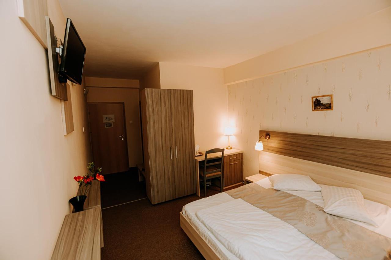 מונסה Guest House Lacul Linistit מראה חיצוני תמונה