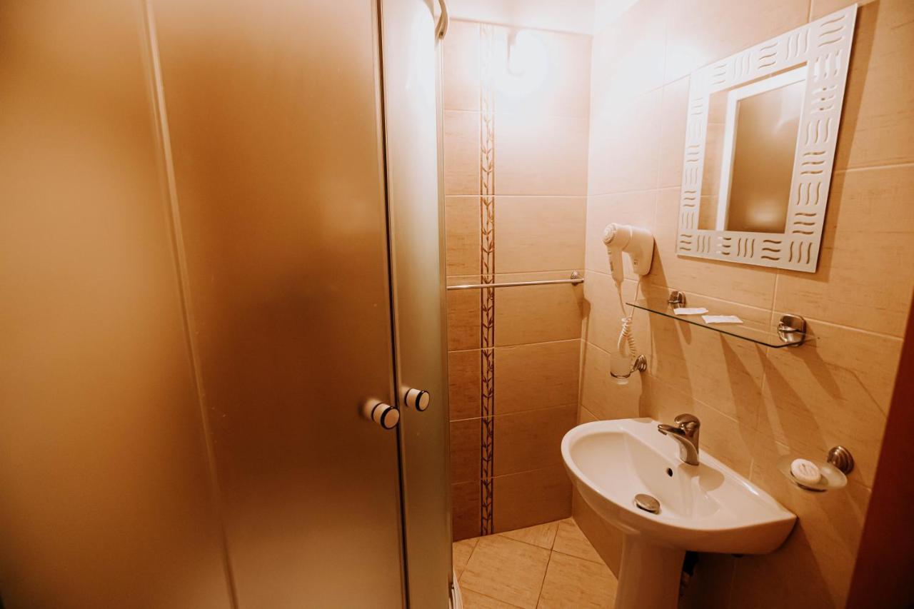 מונסה Guest House Lacul Linistit מראה חיצוני תמונה