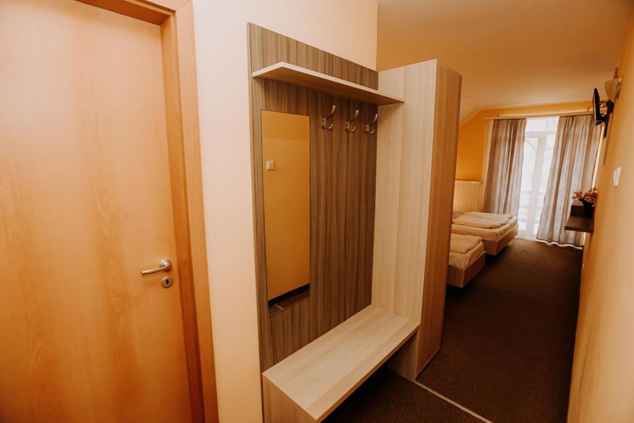 מונסה Guest House Lacul Linistit מראה חיצוני תמונה
