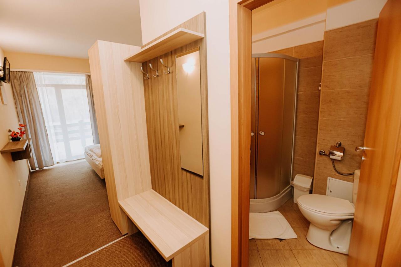 מונסה Guest House Lacul Linistit מראה חיצוני תמונה