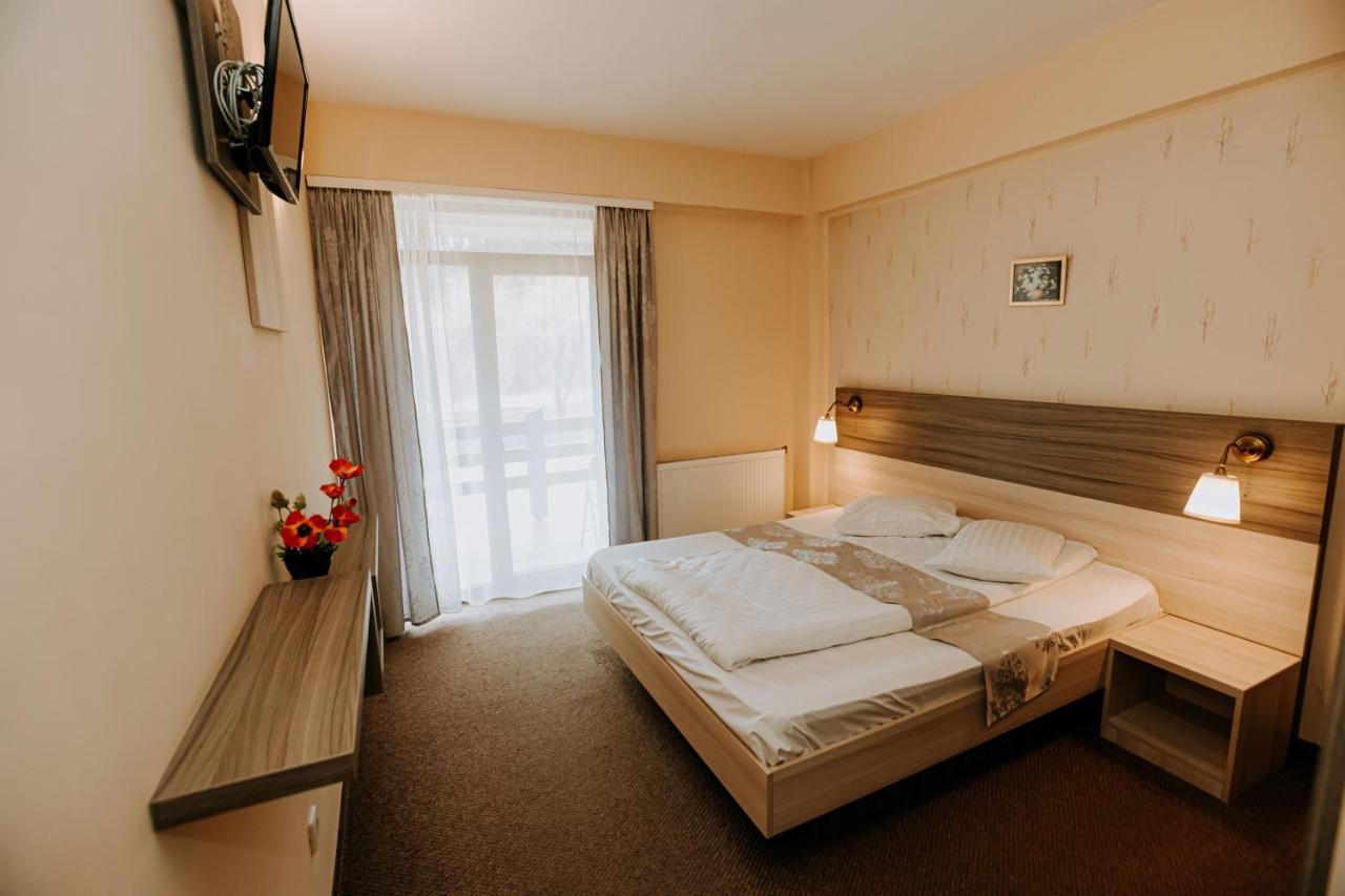 מונסה Guest House Lacul Linistit מראה חיצוני תמונה
