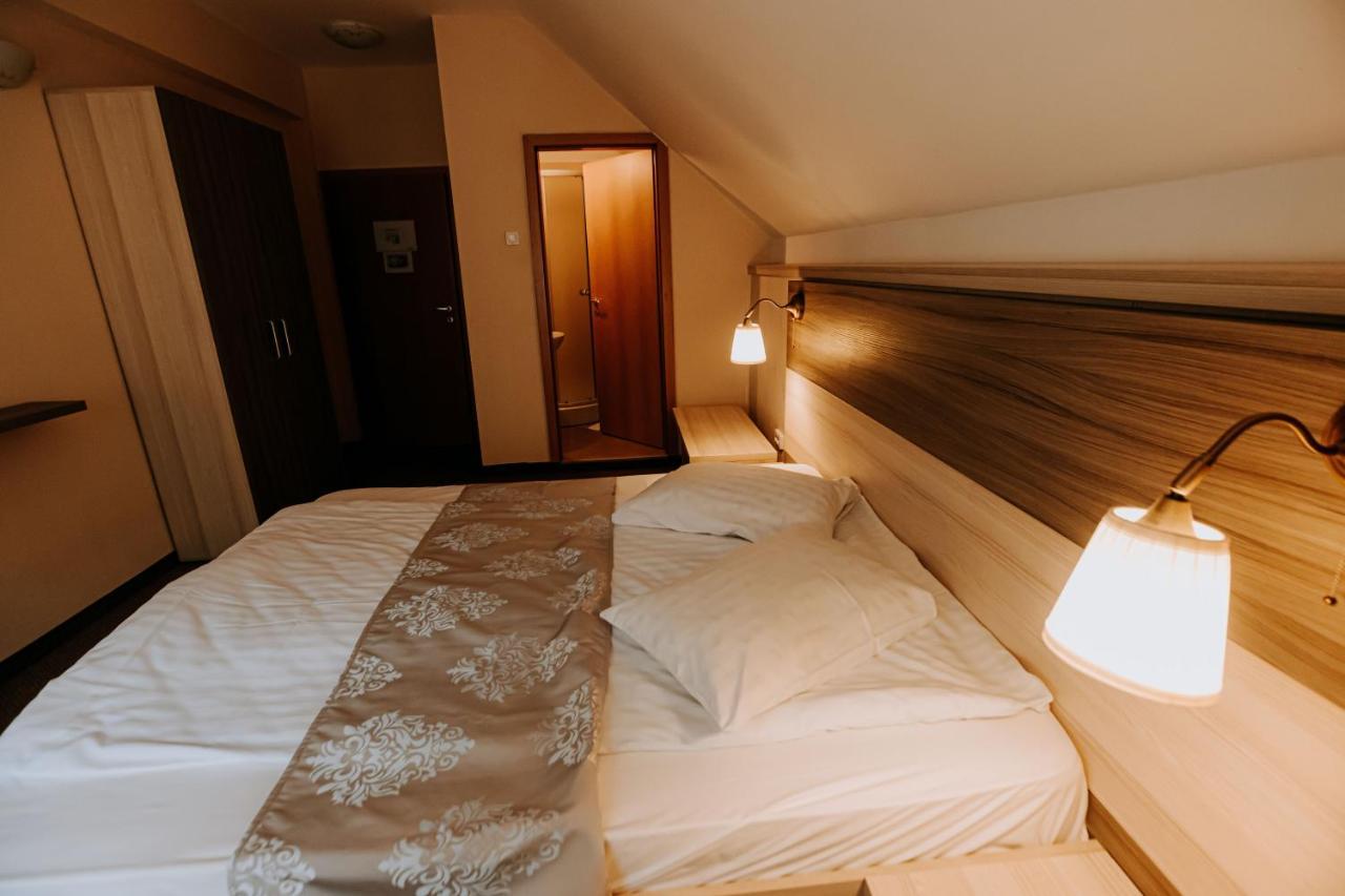 מונסה Guest House Lacul Linistit מראה חיצוני תמונה