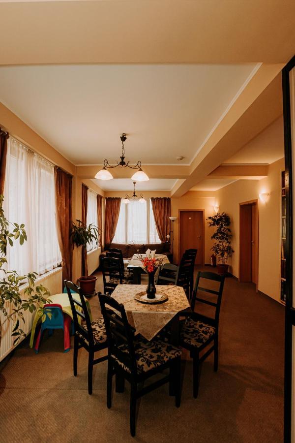 מונסה Guest House Lacul Linistit מראה חיצוני תמונה